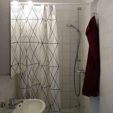 Schone Altbauwohnung Mit Balkon Homestay